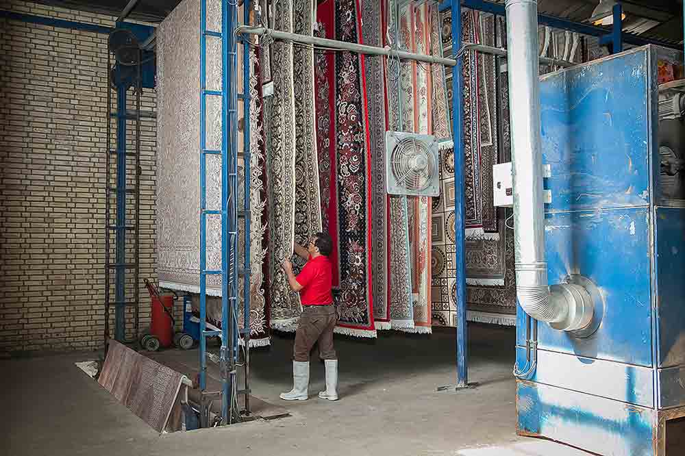 خشک شدن فرش در گرمخانه قالیشویی